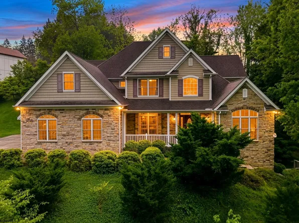 672 Poplar Woods Dr, Morgantown, WV 26505