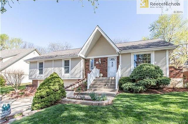 1st image of 909 NW Timber Oak Dr