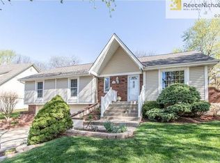 909 NW Timber Oak Dr, Blue Springs, MO 64015