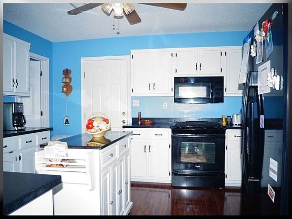 5th image of 339 Ann Marie Dr