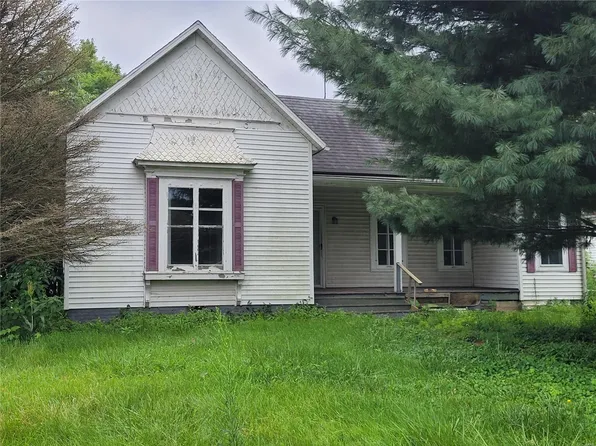 412 E Main St, Ramsey, IL 62080