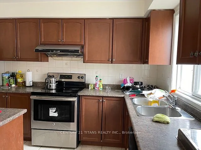 32 Etienne St — Photo 10