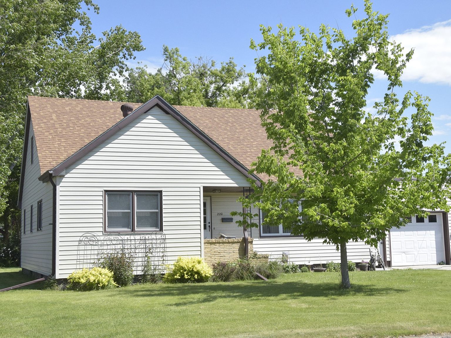 220 12th St W, Mobridge, SD 57601 Zillow
