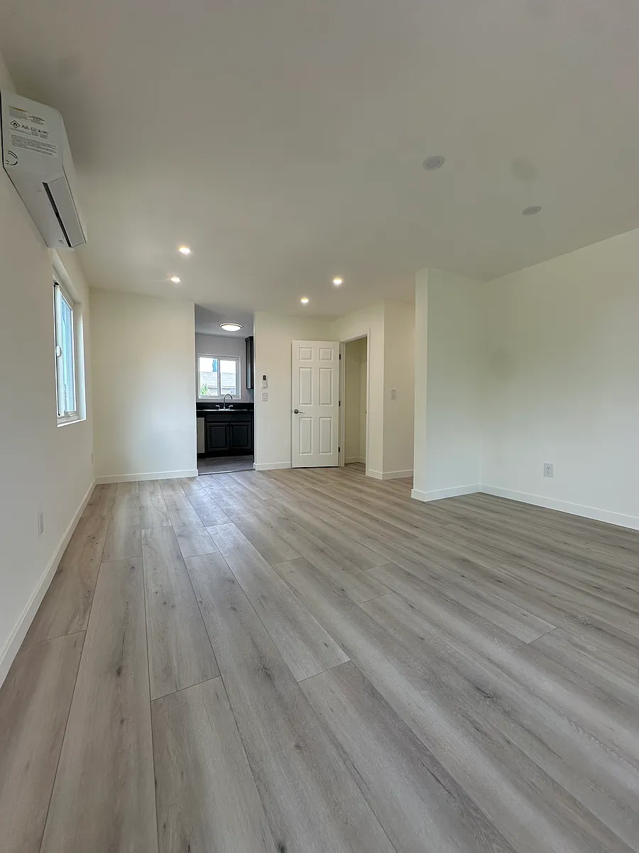 Building Photo - 6731 Troost Ave #3