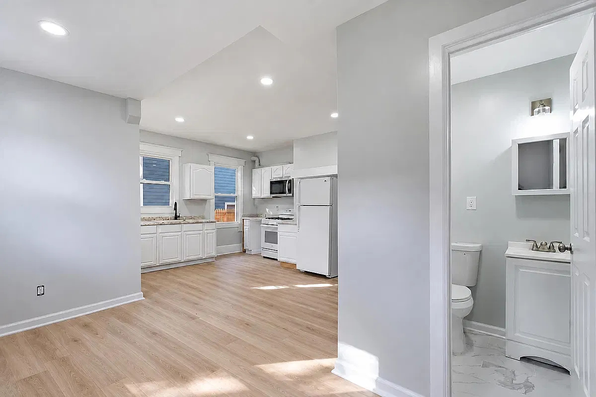 3 bed, 1.5 bath, 820 sqft, $3,500 — Photo 4