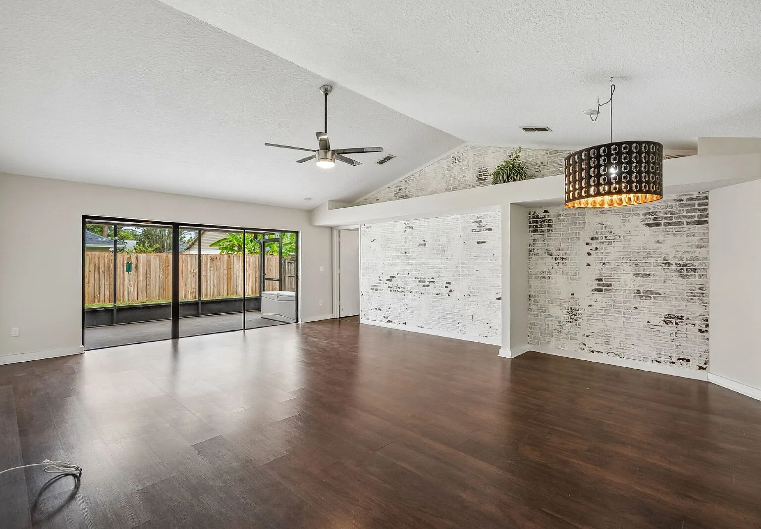 3 bed, 2.0 bath, 1518 sqft, $2,395 — Photo 4