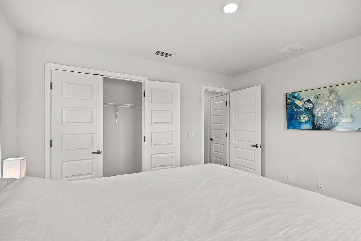 4 bed, 2.0 bath, 1762 sqft, $2,100 — Photo 2