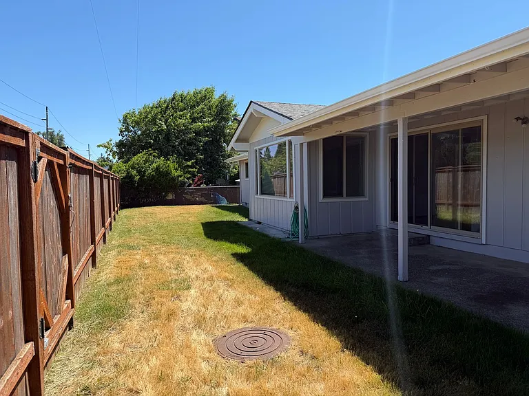 1422 Lawnridge Ave — Photo 9