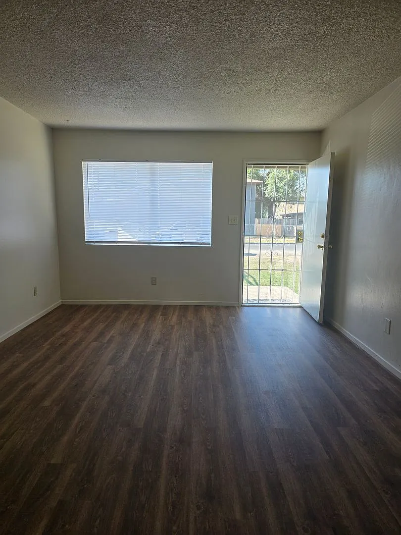 516 Lincoln Ave. - House — Photo 2