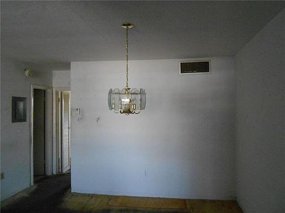 3rd image of 12 NE 204th St APT 14