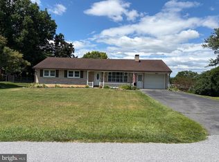 11822 Greenhill Dr, Hagerstown, MD 21742