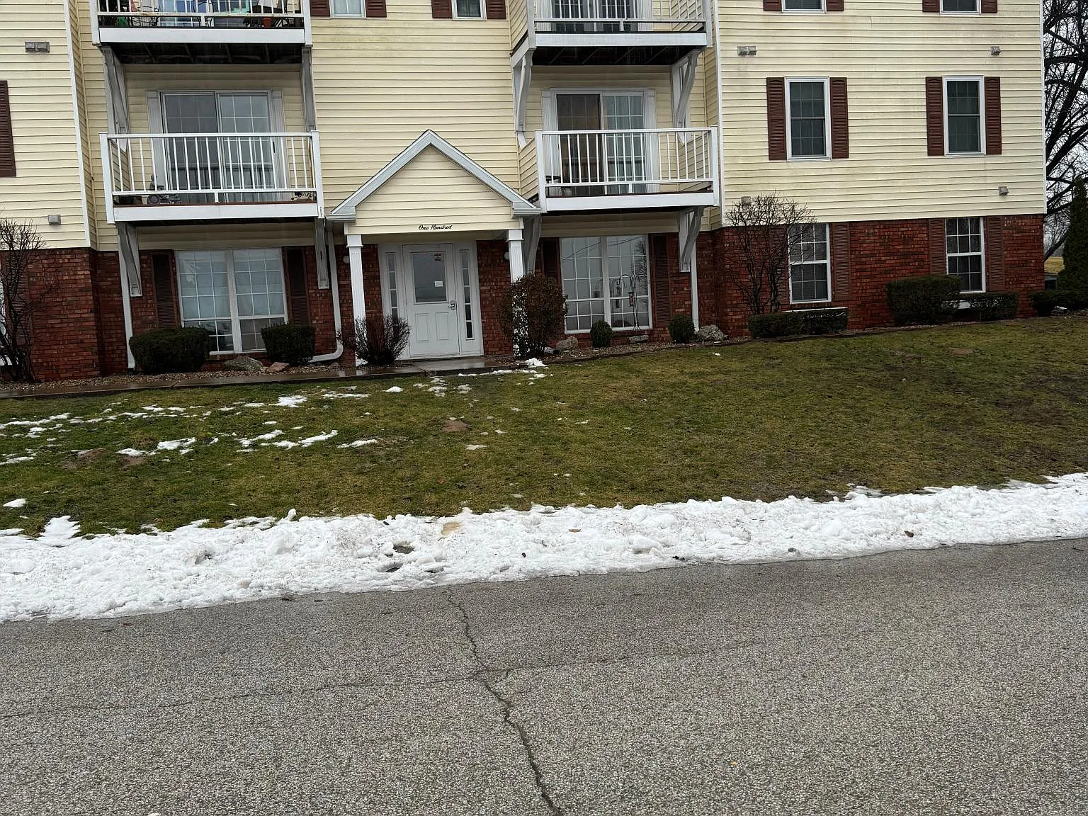3 bed, 1116 sqft, $1,100 — Photo 1