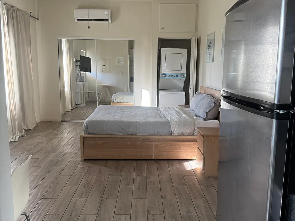1647 Ocean Front Walk #3