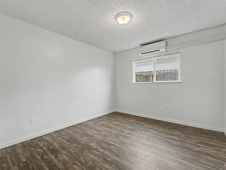338 Teegarden Ave #1-6 — Photo 15