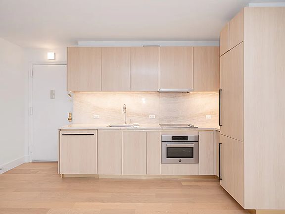 4th image of 250 W 19th St APT 15C