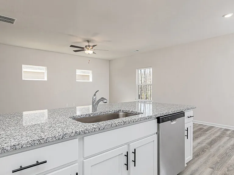 664 Mackenzie Cv — Photo 11