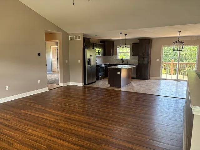 125 Creek View Drive — Photo 2