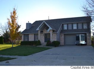 309 Westwinds Dr, Jacksonville, IL 62650