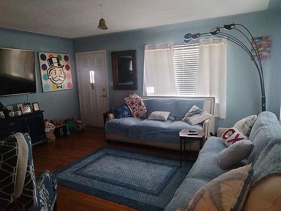 5th image of 3820 38th Ave N