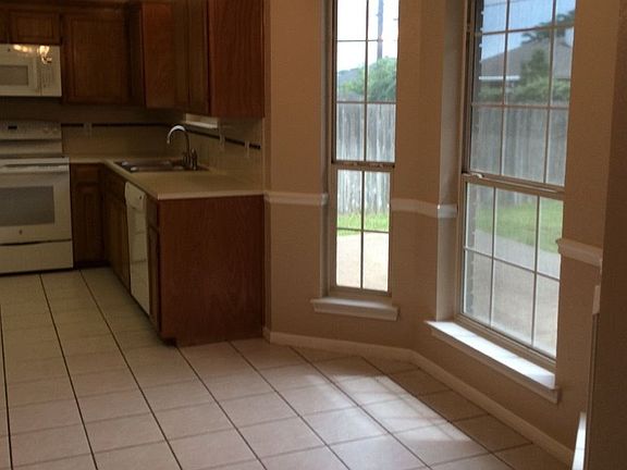 4th image of 4609 Shumard Dr