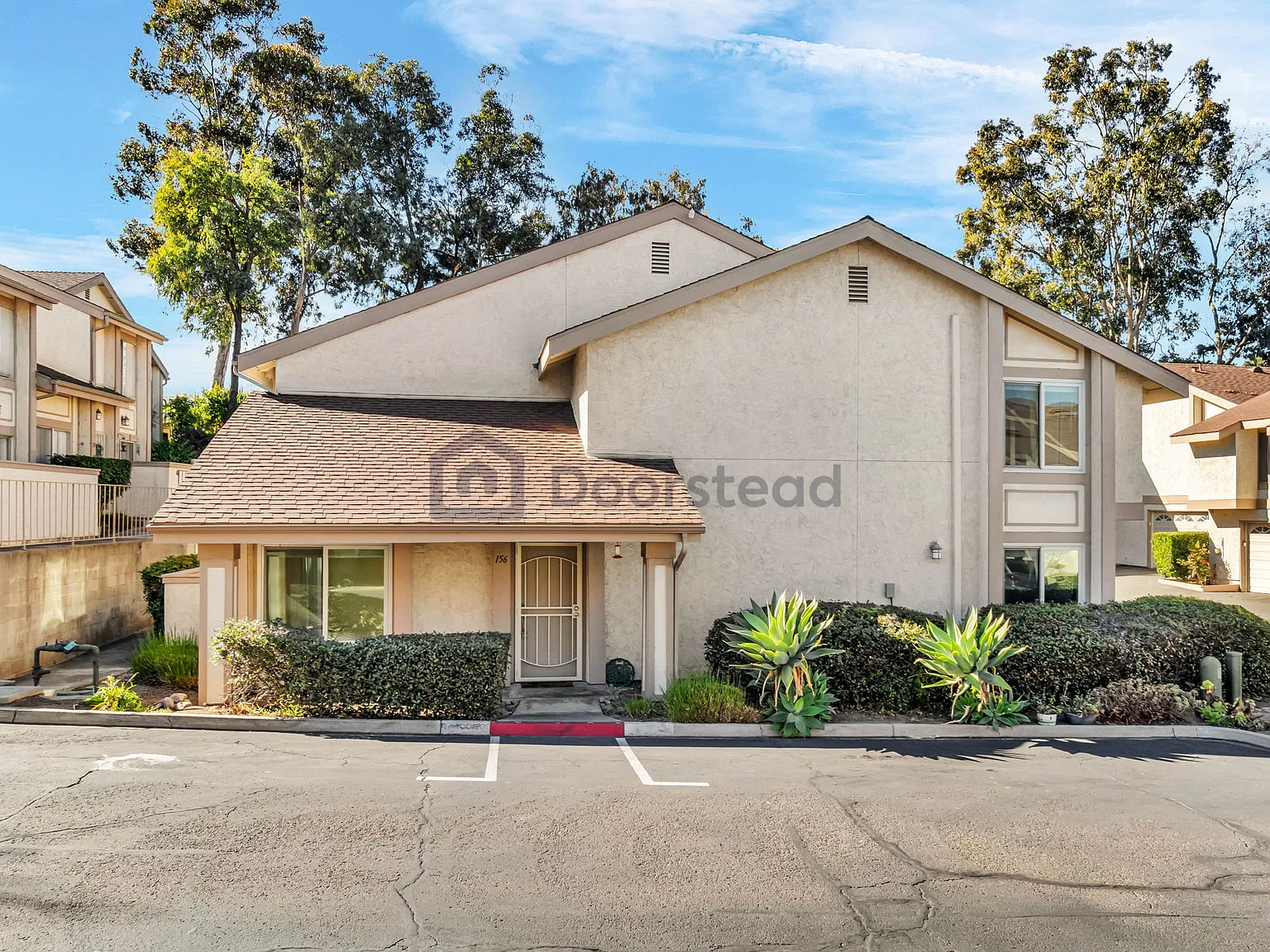 3 bed, 2.5 bath, 1335 sqft, $3,350 — Photo 2