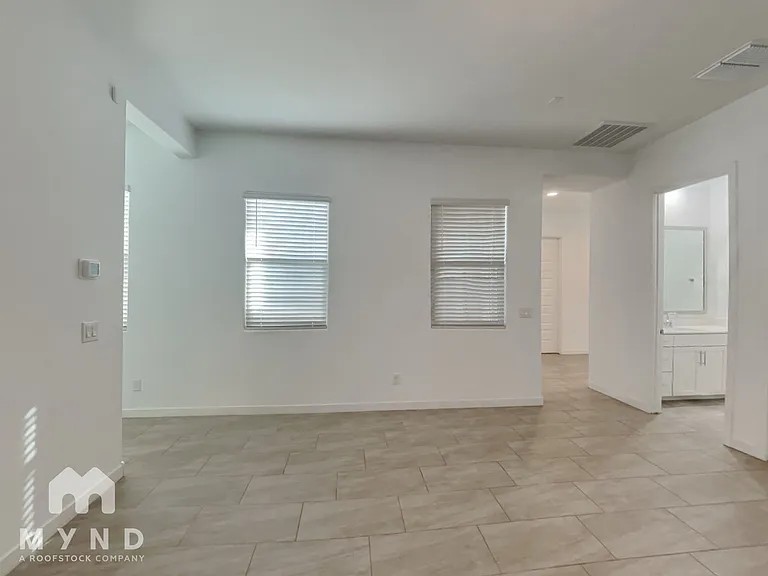 9917 E Thistle Ave — Photo 10