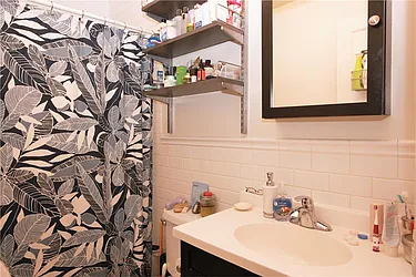 Rented by R New York