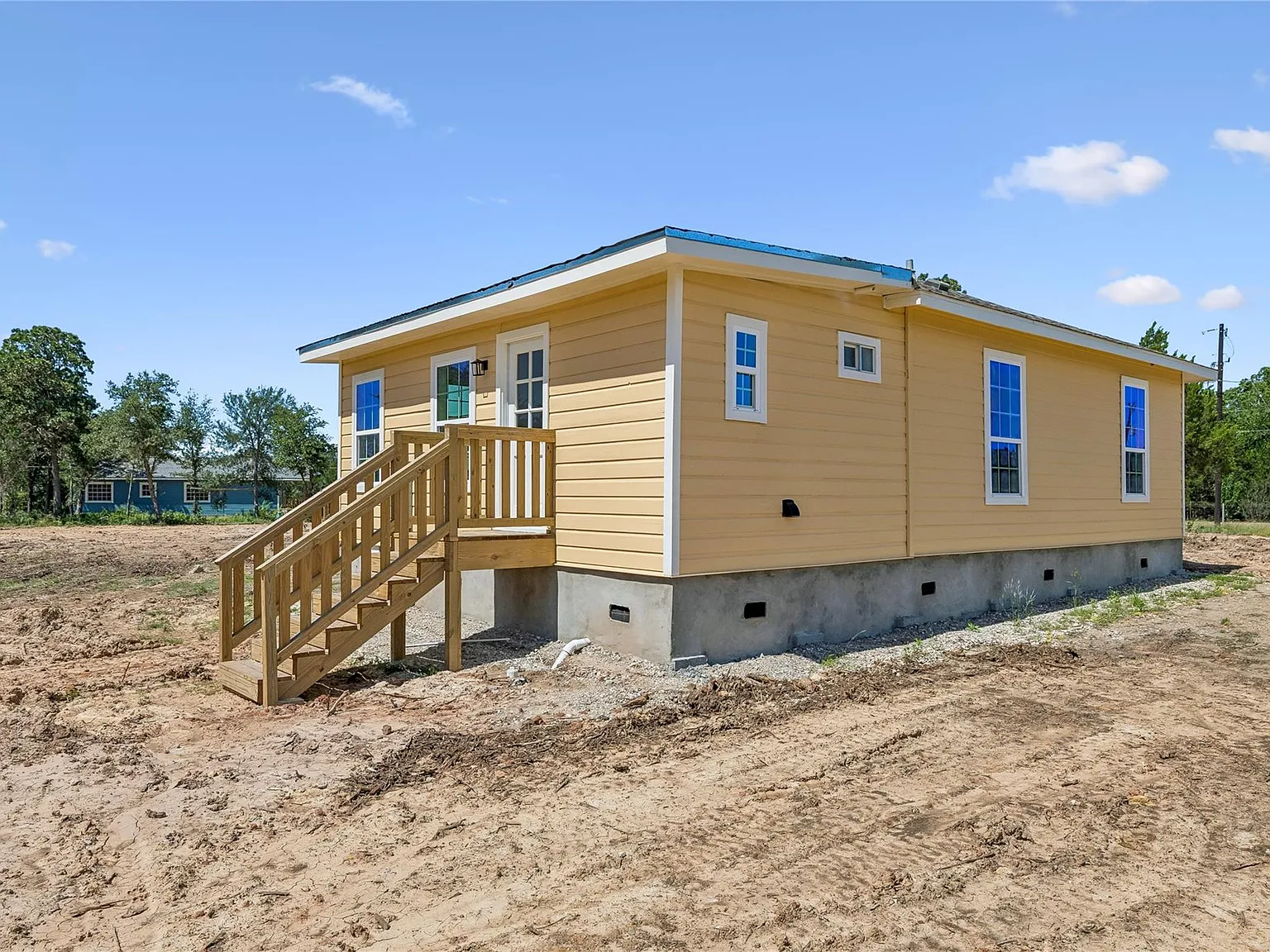 3 bed, 1.0 bath, 901 sqft, $1,750 — Photo 3