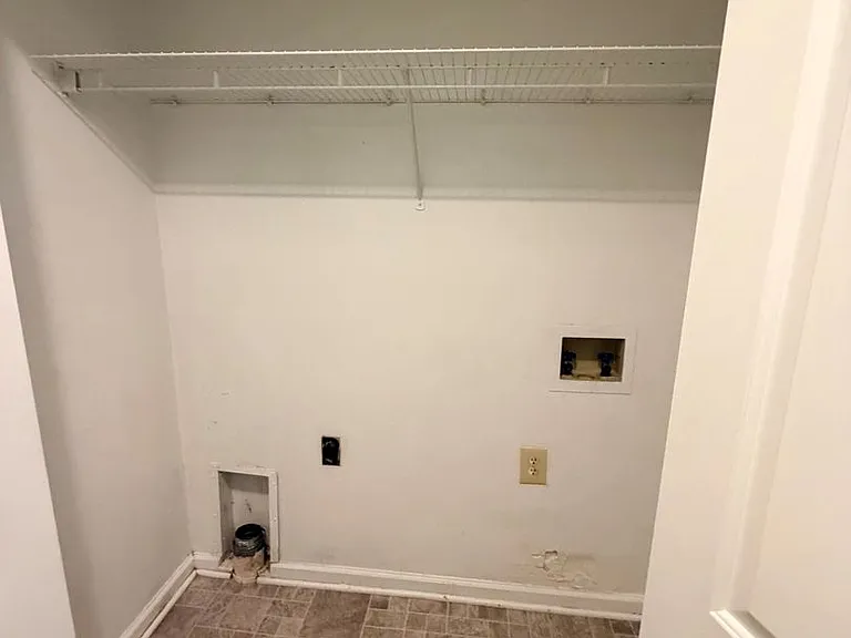 412 Sproles Ave E — Photo 9