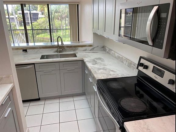 4th image of 8701 SW 30th St #21