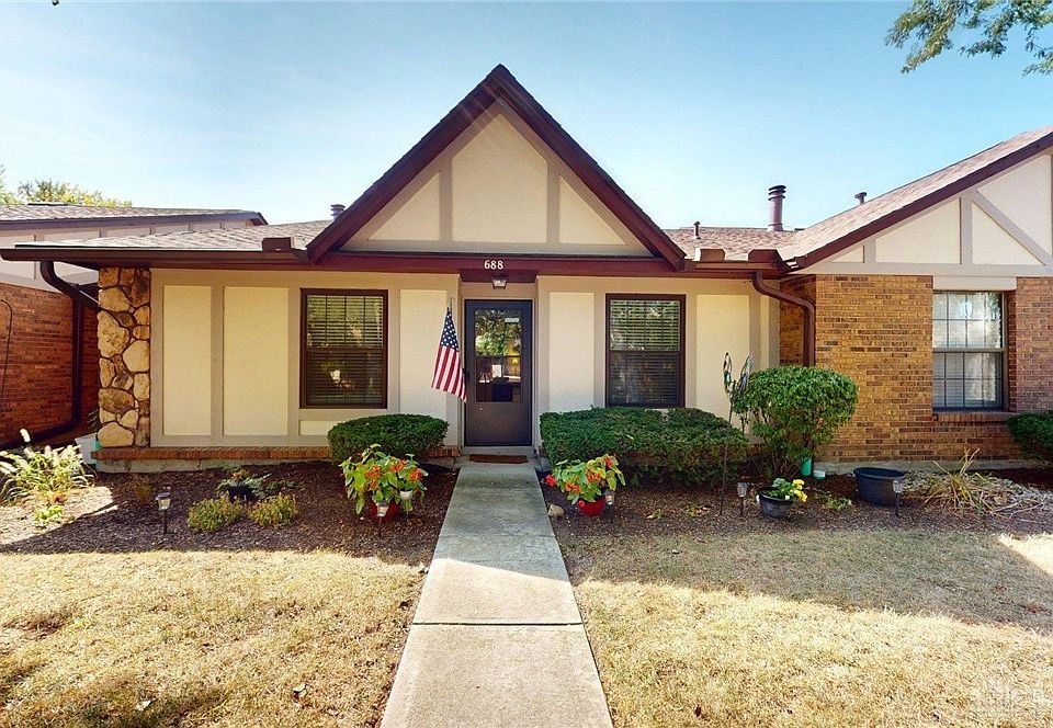1st image of 688 Pine Needles Dr