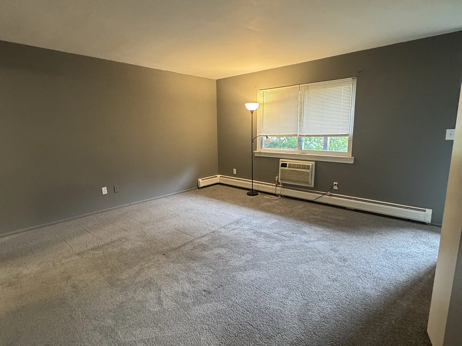 16235 Belmont Ave — Photo 2