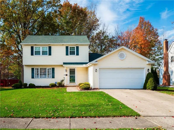 7040 Ravenswood Dr, Parma, OH 44129
