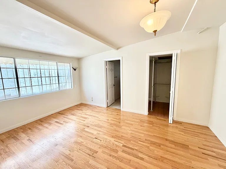 3774 La Crescenta Ave — Photo 18