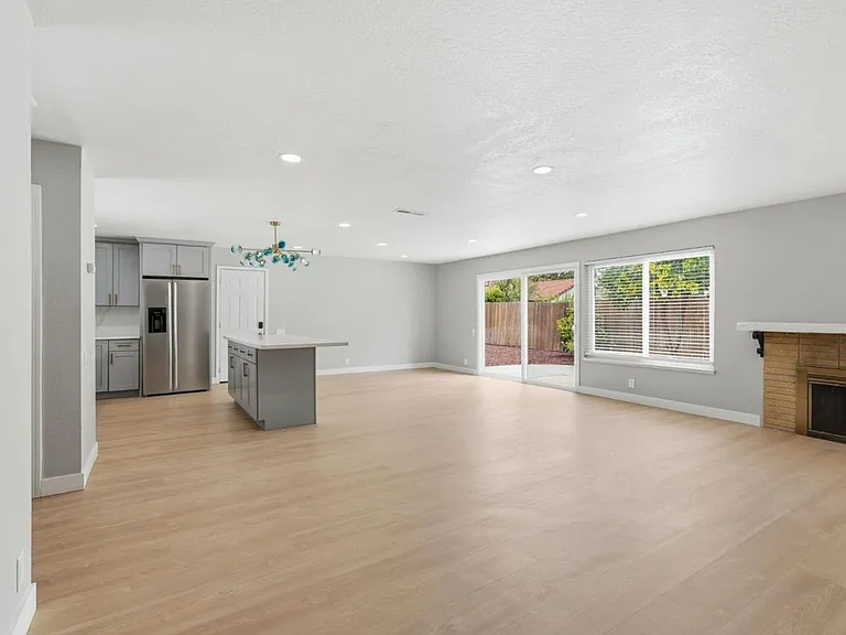1857 Macduee Way — Photo 6