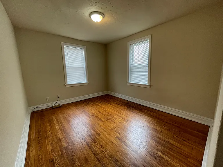 1220 Bellevue Ave — Photo 6