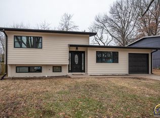 3101 SW Twilight Dr, Topeka, KS 66614