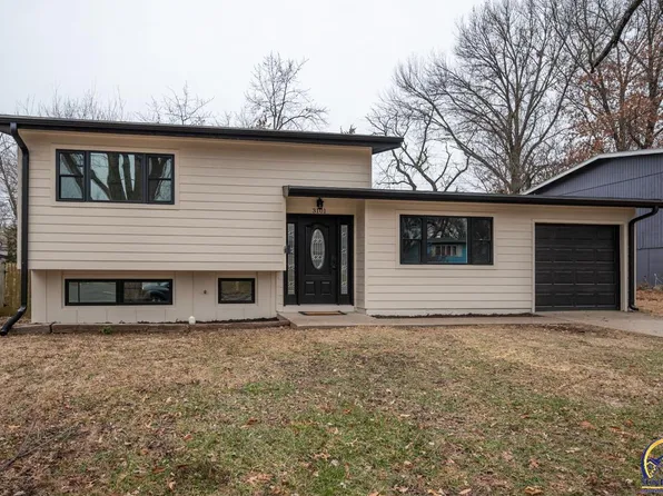 3101 SW Twilight Dr, Topeka, KS 66614