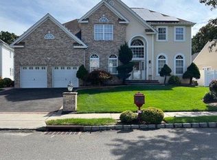 17 Trail Blazer Ct, Holbrook, NY