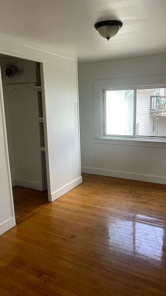 4 bed, 1000 sqft, $2,500 — Photo 1