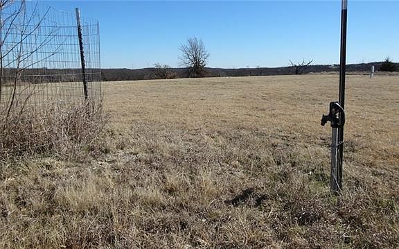 4th image of 200 Clear Creek Dr