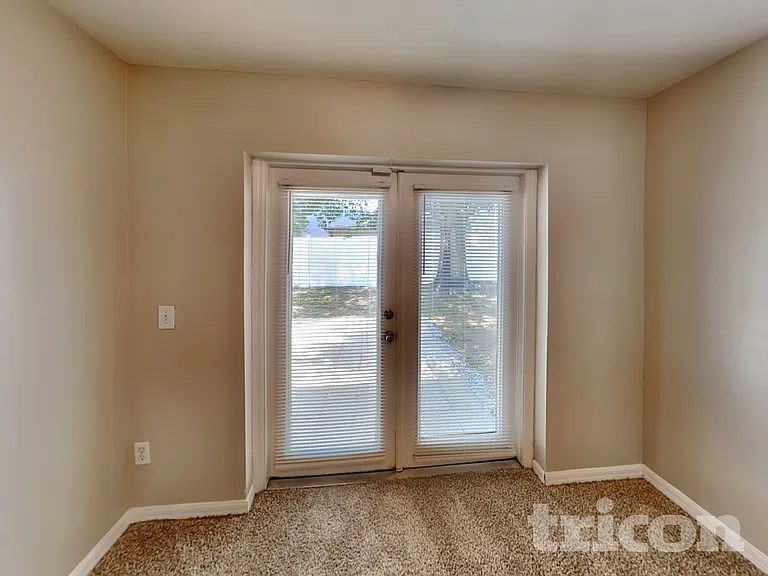 4409 Venice Dr — Photo 14