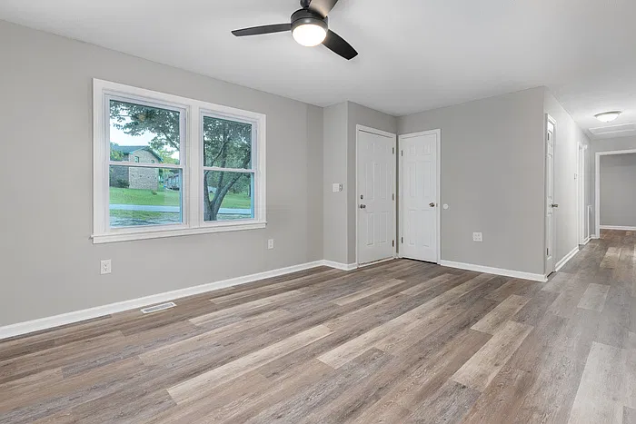 3 bed, 1.0 bath, 1093 sqft, $1,660 — Photo 2