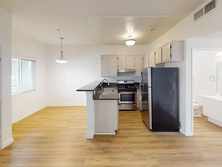 Highland Villa Apartments — Photo 37
