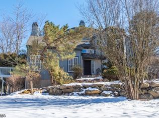 1 Fair Ridge Ct, Wayne, NJ 07470