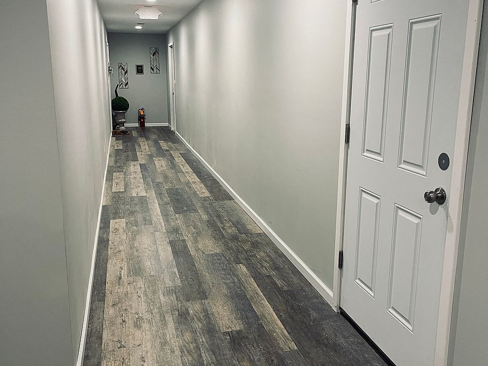 Hallway to apartment