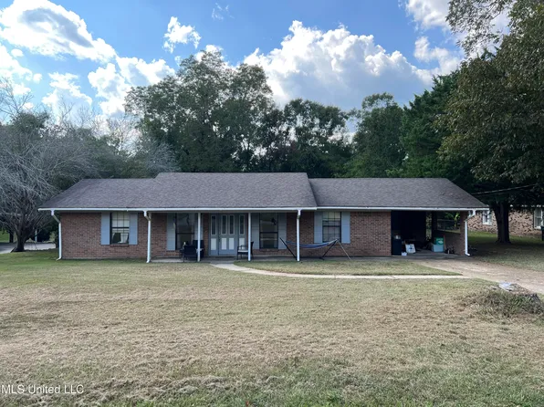 106 Hall St, Wiggins, MS 39577