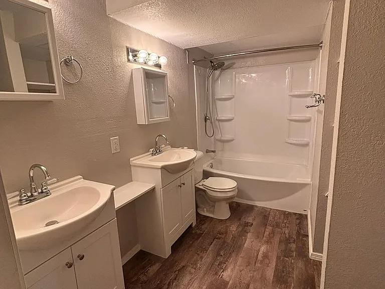 110 Texas St — Photo 17