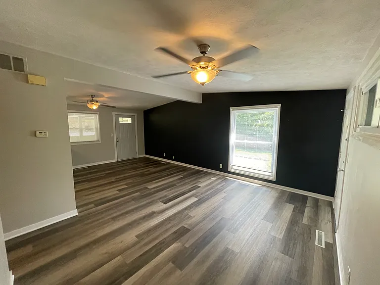 235 W Rio Rd — Photo 5