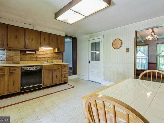 3rd image of 1214 King Rd
